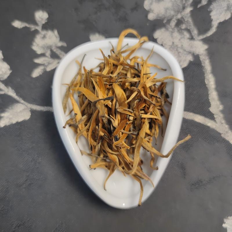 Early Spring Golden Bud Yunnan Black